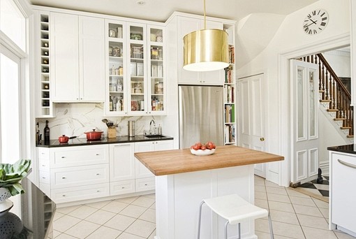 明亮的厨房设计、家居、装修、室内设计