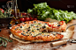 切片食物,一个物体,蔬菜披萨,提举,迅速,桌子,水平画幅,膳食,奶酪,小吃