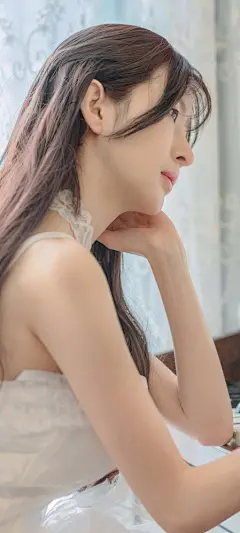 美女侧颜 看书 钢琴 高清手机壁纸