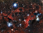 【海鸥星云】
由欧洲南方天文台在2013年2月6日公布，显示特写的海鸥星云 “两翼”之一。红色发光的氢气云，强烈的紫外线辐射，与恒星的诞生。
整个星云实际上是由三个大的气体云安排在一只鸟的形状。