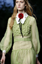 Gucci Spring 2016 Ready-to-Wear Fashion Show Details : See detail photos for Gucci Spring 2016 Ready-to-Wear collection.