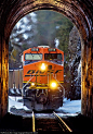 RailPictures.Net Photo: BNSF 5898 BNSF Railway GE ES44AC at Cyr, Montana by Steven M. Welch: #火车头# #力量感# #切面#
