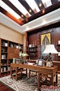 书房深色木在东南亚风格家具中常常出现，并大量运用，在搭配上，东南亚风格虽然浓烈，但很好的避免了杂
