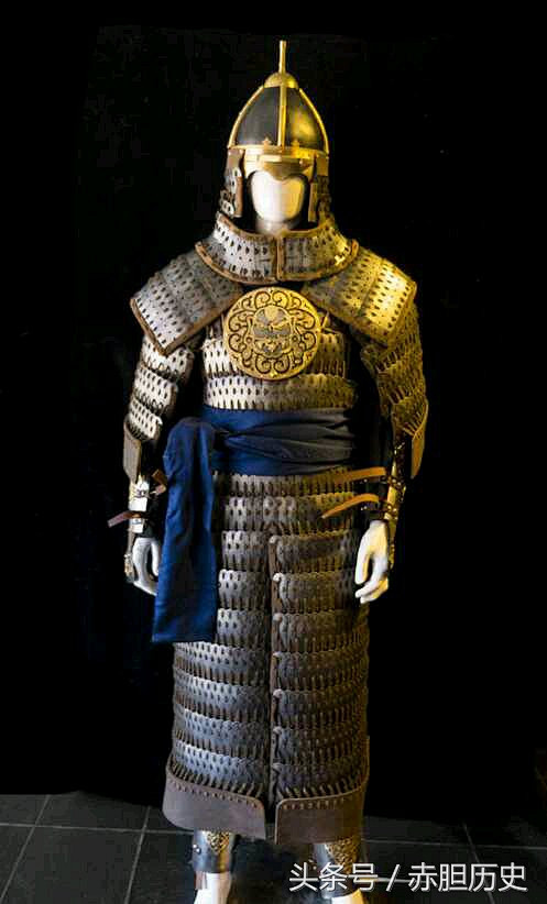 别在被古装电视剧迷惑了，中国古代的盔甲是...