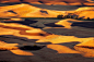 摄影师拍美国广袤草原美若仙境 (6/9)
2014.09.01 07:37:18: 照片中起伏的草野在晨光夕照中美如仙境。拍摄这组照片的是42岁的摄影师奇普·菲利普斯。他奔波上千英里用镜头记录下了雾气笼罩的清晨、流光溢彩的落日，甚至还有出现两道彩虹的天空。