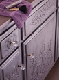 Example of embossed stencil technique on furniture <3: 