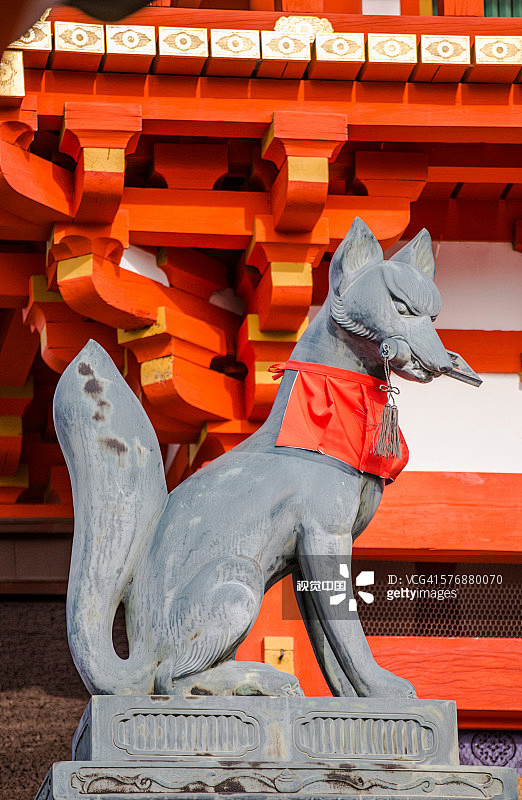 Fox statue at Fushim...