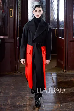 爱混搭的“油头”绅士！亚历山大·麦昆 (Alexander McQueen) 2013秋冬男装秀，海报时尚网带你亲临2013秋冬伦敦男装周