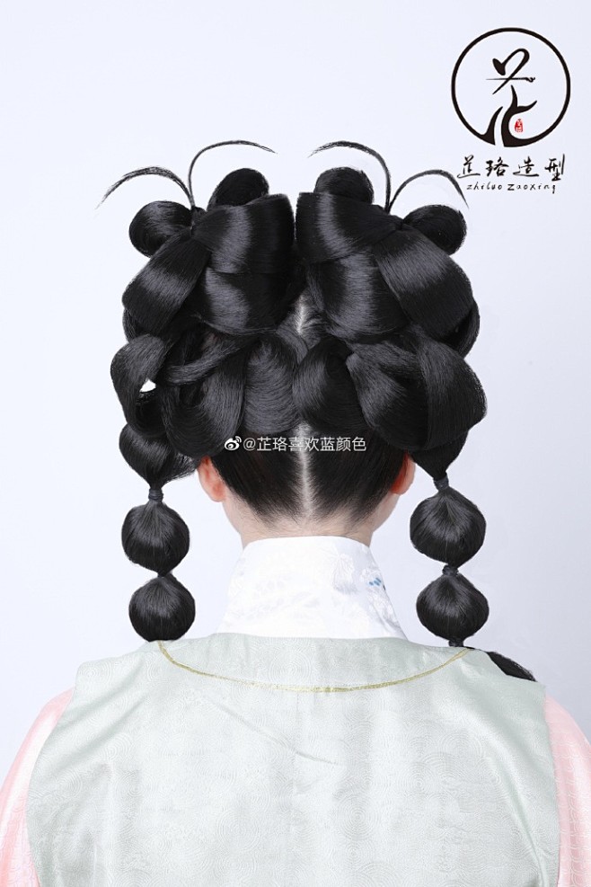 这些发型全部只用1条假发片完成

有人问...