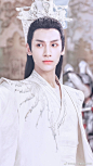 罗云熙罗云熙天帝润玉 
今晚香蜜就要大结局了，犹记得开头时香蜜团队说会让我们看到一个香蜜的世界观，好了好了，我现在看见了一个炸裂的三观，世界观，分析的朋友太多我就简略了，作为一名医学生，训练了严密的逻辑思维，这部剧层出不穷的bug对于我来 ​​​​...展开全文c