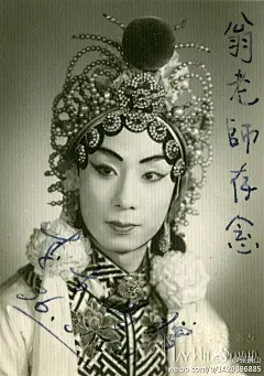 李金鸿。
程砚秋先生对后辈“男旦”最为称赞者，一为花衫张君秋，一为武旦李金鸿。