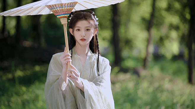 缠绵思尽抽残茧，宛转心伤剥后蕉。
三五年...