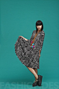 来自芬兰的品牌Marimekko，他们的lookbook永远像妙趣横生的童话故事一样吸引人。

今年秋季，品牌的主题是：用缤纷突出的颜色来反衬灰暗的北京，以秋天的花园为灵感，并且用雨点和光线为主角，打造出风景如画的图案。当然也少不了Marimekko标志性的种种几何印花。