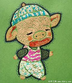  利用碎鸡蛋壳做艺术画，材料新颖，可以根据你熟悉的画风描绘出不同的人物风景。如果你也厌倦了一丝不苟的传统绘画方式，不如试一下这种新奇而且环保的手工艺术。 #DIY# #旧物利用#