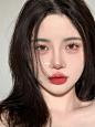少女清透 | 许是你心旌摇曳 : 我偏爱生活里细碎的一切 温柔总是最打动人心~ 干净的妆容更能让人心动 清透妆感对底妆的要求更高 最近正值换季上妆更难服帖了 想要有个奶油肌的底妆 我pick娇兰的金钻粉底液~ 它的质地像奶油一样细腻柔