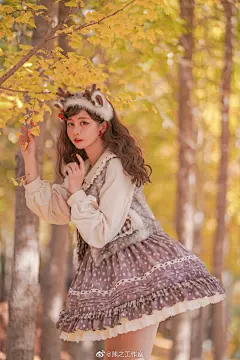 #To Alice上新# 熊之工作室超话
哇！热乎的林间小鹿背带裙的神仙美图~太有feel啦~狗短的裙裙，蓬蓬的超可爱~搭配外套马甲都超可的！我先爱了~宝宝们冲鸭！过了这个村就没有这个店啦~在拍定中哦！ ​​​​