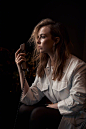 Jodie Comer for GQ UK June 2019. 热门剧集《杀死伊芙》里最古怪迷人的女杀手, 英国版《GQ》全新杂志大片, 一展她的冷艳姿态.  摄影: Matt Holyoak. ​​​​