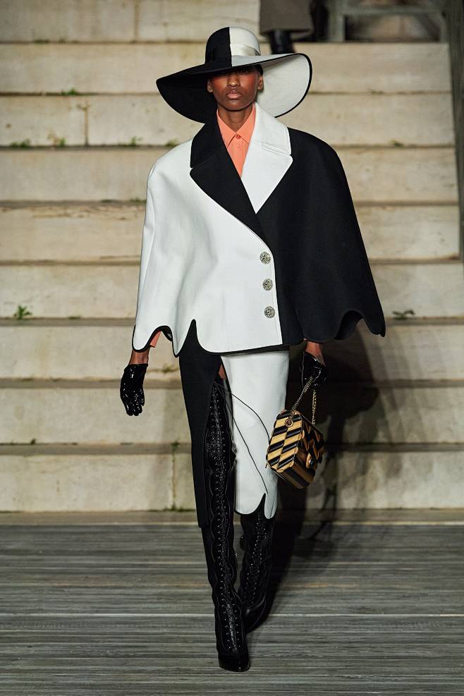 00049-gucci-resort-2...