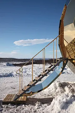 A Mirrored Golden Egg Sauna is Hatched in Sweden : Architects Bigert &amp; Bergstrom recently unveiled Solar Egg, an egg-shaped wood-burning sauna that can seat up to 8 people. The project is part of an urban redevelopment effort lead by developer Riksbyg