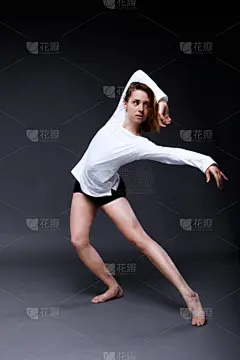 现代,青年女人,舞者,工作室,黑色,注视镜头,垂直画幅,艺术家,优美,仅成年人
