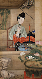 清初宫廷工笔重彩人物画《十二美人图》  烛下缝衣