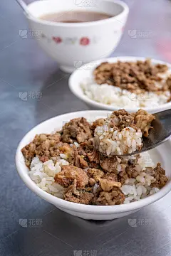 台湾台南的红烧牛肉饭。台湾著名的传统街头美食。旅行的设计理念。