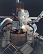 STS-41C Astronauts Repair the SMMS | 相片擁有者 NASA on The Commons