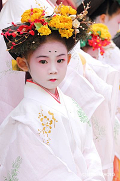 h花纹和服-花瓣网|陪你做生活的设计师 | 乐有素面舞、假面舞两种表演形式，又分御神乐（宫廷神乐）、里神乐（民间神乐）两大类。御神乐即宫廷神乐 ...