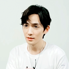 朱一龙 

这段视频简直萌哭了每一张都不能错过鸭！！

【表情包特辑：ORiiMii 】

【GIF+表情包】@朱一龙 ​​​​