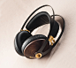 这是我见过木材和耳机集合的最好的一个，99Classics复古头戴式耳机~
全球最好的设计，尽在普象网（www.pushthink.com）