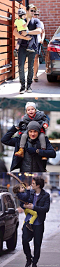#OrlandoBloom#基本上大小开花的街拍里，小开花都是坐在大开花的肩上的。最后两张是我最喜欢的街拍照，看着两张照片总能让我想起朱自清的背影，那是父亲最高大的时候，甚至高于他事业上的成功。