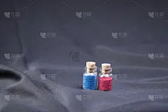 小的,充满的,彩虹,瓶子,项链,水平画幅,无人,蓝色,手艺,抽象
