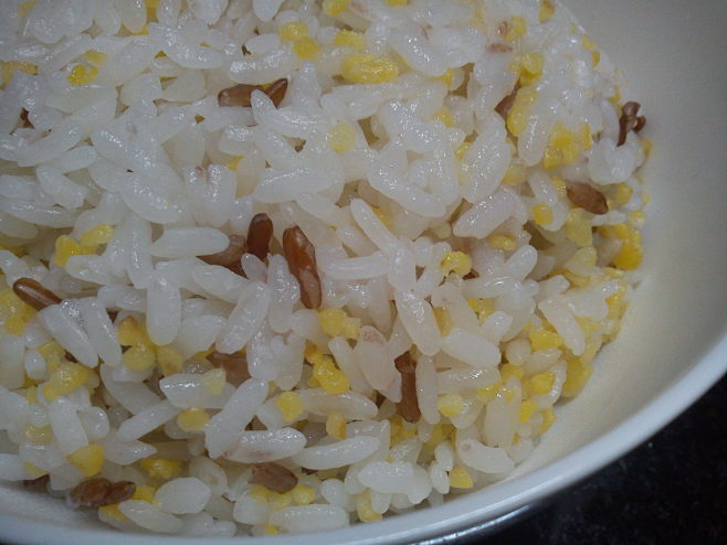 有機紅米、玉米渣、白米飯