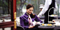 奢华酒店 大堂酒廊（Lobby Lounge）
大堂酒廊位于酒店接待区旁，舒适宜人的环境同样融入了中式元素。除了享有园林景致外，这里也供应多款饮料、酒品和美食，而喜好品茶的人士则可在此一尝包含“西湖龙井”在内的诸多优质茶品。