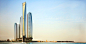 沿着古尼奇海岸（Abu Dhabi Corniche）拔地而起的5栋高楼构成了阿布扎比阿提哈德塔（Etihad Towers）最为亮眼的建筑群。这处面对着酋长皇宫酒店、傍依阿拉伯湾的现代建筑由澳大利亚DBI建筑事务所设计，其中有3栋设计为公寓，一栋作为办公使用；而卓美亚Etihad Towers酒店及附属公寓楼则使用了剩余1栋建筑，尽享阿布扎比都市生活。