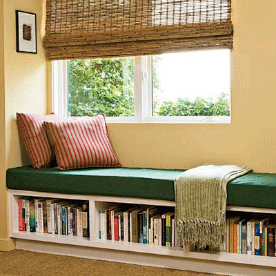 简单类似飘窗的书柜，舒服又实用。