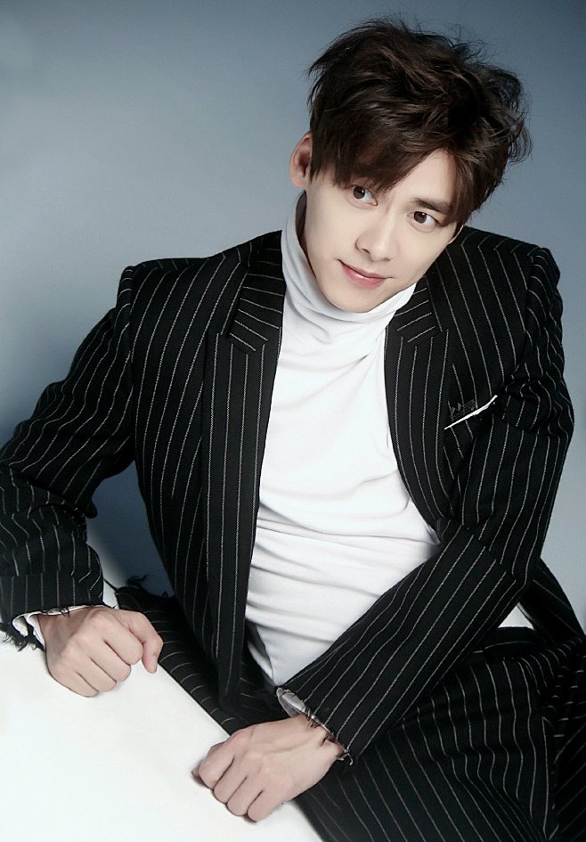 李易峰2015《Vogue城市特辑》拍摄...