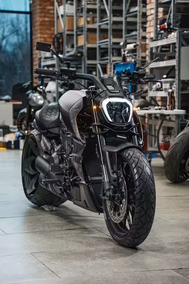 Ducati-X-Diavel-Bad-...