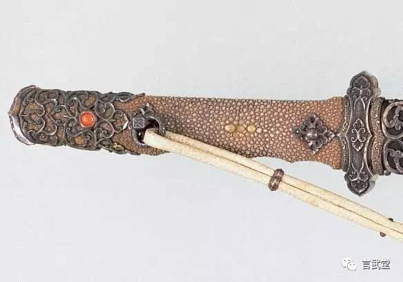 日本正仓院藏古代兵器金银钿装"唐大刀" .