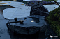 青岛龙湖·春江天越
精致的黑山石经过艺术加工落于叠水之上，石上开口涌泉，宛如水流从涌泉而来。经过跌水蜿蜒流下。层叠的池壁内藏灯带，为夜间景象增添色彩。
