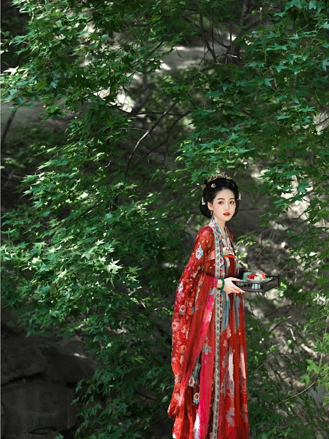 千里莺啼绿映红 _ 红绿配色汉服写真_4_格宝 _来自小红书网页版