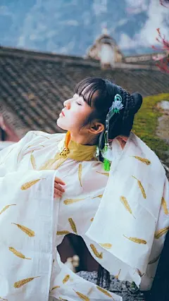 @小陆离_饭桶班长 #古风##古风图片##古风壁纸# 
眉将柳而争绿，面共桃而竞红。
图源@小陆离_饭桶班长 侵权删