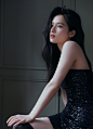 辣妹来了！张婧仪穿黑裙踩黑靴美腿吸睛_网易娱乐
