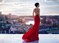 高端大气时尚奢华穿着性感红色长裙的女人站立着的背影 更多高品质优质采集-->>@大洋视觉
