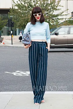 【图】2015春夏伦敦时装周秀场外街拍第三波：女魔头、博主、名媛争相出场，用压轴级别美搭跟伦敦Say Goodbye！_第23页_秀场外街拍_海报时尚网