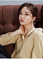 BEIGE CHUU #215 GOLD TOPAZ by 츄(chuu) : ★한번의터치 놀라움의 극치!★브라운 섀도우의 결정체!쉬머한 골드펄의 브라운 컬러로 누구나 쉽게 이거 하나만으로 그윽한 음영 메이크업 완성!                                                       >