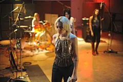 【逃亡乐队 The Runaways (2010)】
克里斯汀·斯图尔特 Kristen Stewart
达科塔·范宁 Dakota Fanning
#电影场景# #电影海报# #电影截图# #电影剧照#