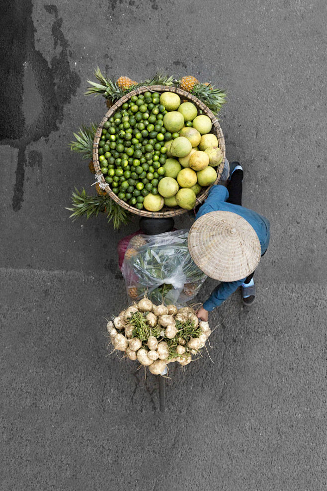 越南河内，赶早市的自行车商贩。|  摄影...