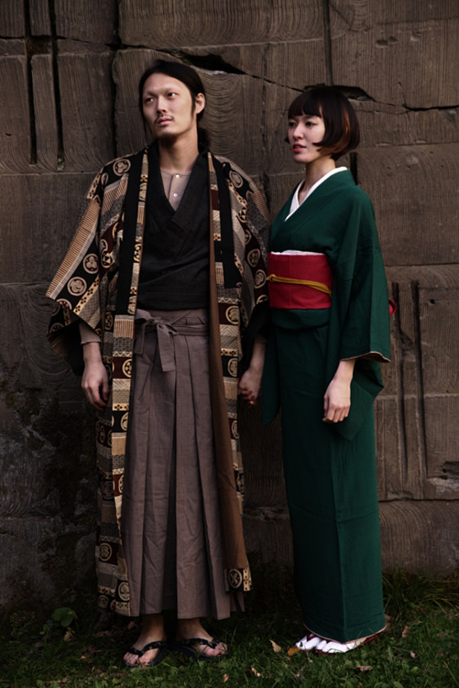 日常系，男子 羽织帷子【男子的最高级礼服是五纹黑纹付羽织袴，纹付羽织袴包括7个部分：羽织、纹付、角带、马乘袴或行灯袴、足袋、履舞、白扇。】女子 ...