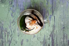 辣味冰淇淋，从上面的绿色